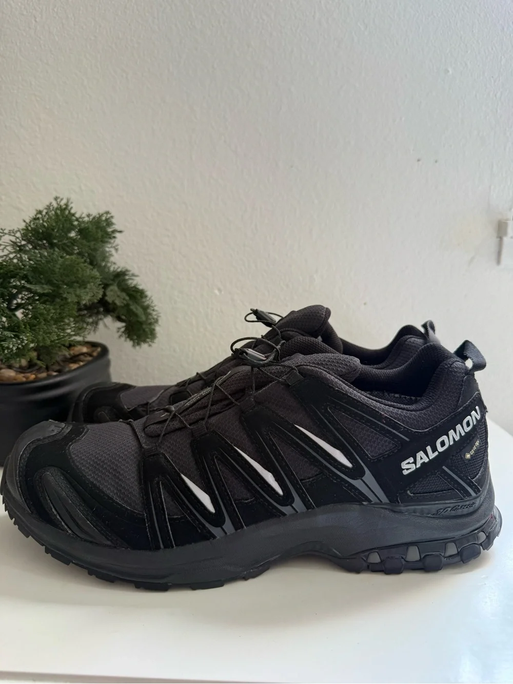 Salomon  XA pro 3D gorotex black  Men size 13  Running Shoes with Reflective